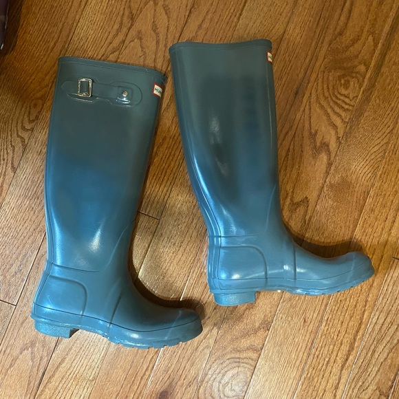 Gray women’s Hunter boots - Picture 3 of 4